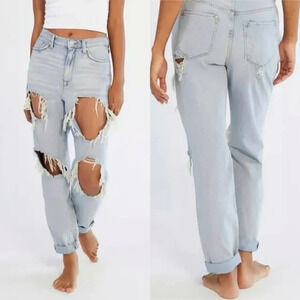 BDG Mom High Rise Distressed Jeans Light Wash Busted Knee Destroyed Holes 26